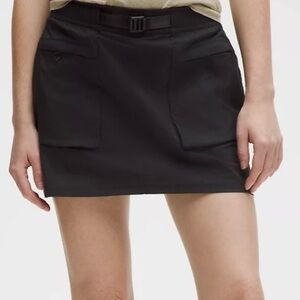 Lululemon Athletica Glyde Black Cargo Mid-Rise Hiking Women’s Skirt/Short Size L